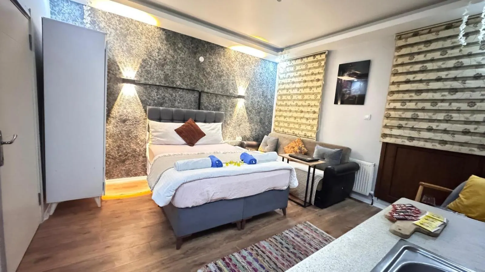 Taksim Gold Suit Istanbul